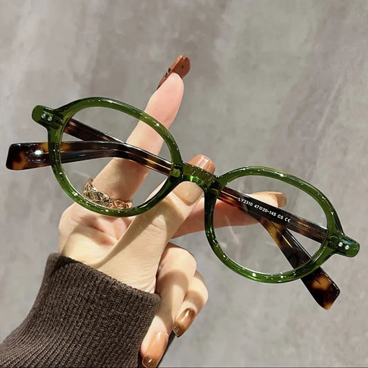 The New Nerdy Tortoiseshell Small-framed Glasses Feature A Retro Japanese Oval Anti-blue Light Frame and Temple, Which Is Fashio