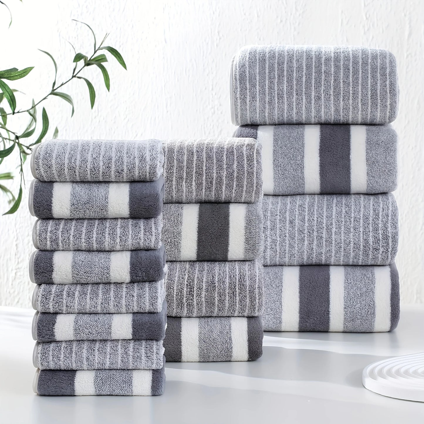 Striped 16-Piece Bath Towel Set: 8 Face Towels + 4 Hand Towels + 4 Bath Towels — Soft, Highly Absorbent & Quick-Drying. Perfect