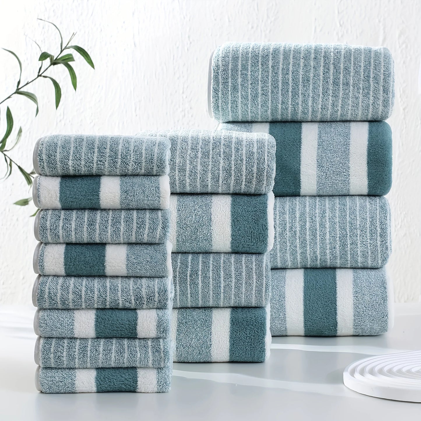 Striped 16-Piece Bath Towel Set: 8 Face Towels + 4 Hand Towels + 4 Bath Towels — Soft, Highly Absorbent & Quick-Drying. Perfect