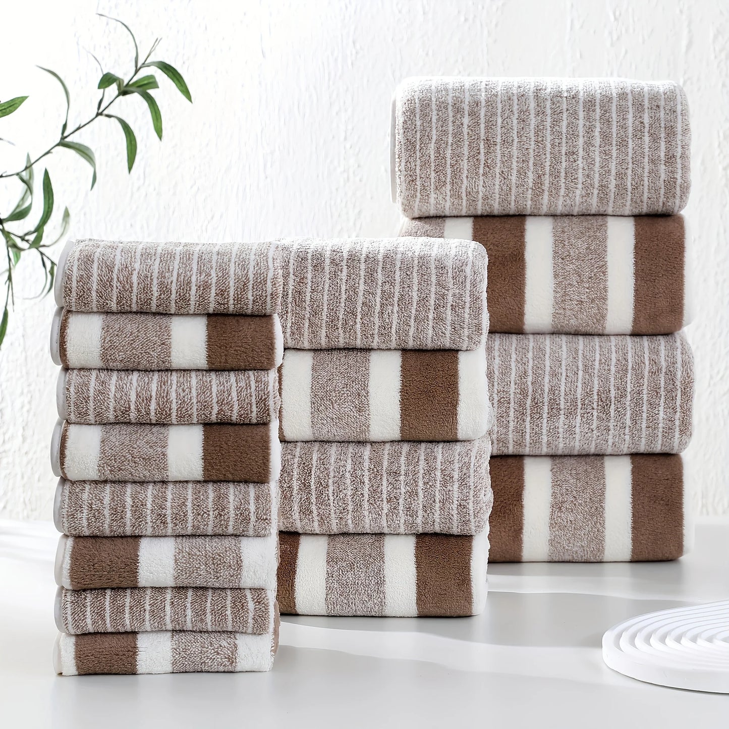 Striped 16-Piece Bath Towel Set: 8 Face Towels + 4 Hand Towels + 4 Bath Towels — Soft, Highly Absorbent & Quick-Drying. Perfect