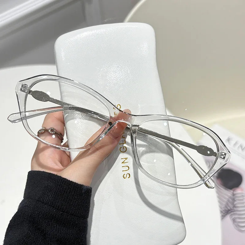 Oval Shaped Myopia Glasses Durable Anti Blue Light with Metal Frames Finished Myopia Glasses Suitable for Various Face Shapes