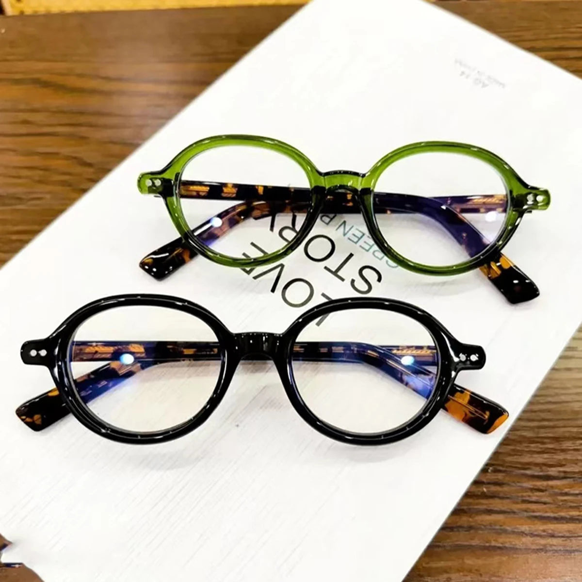 The New Nerdy Tortoiseshell Small-framed Glasses Feature A Retro Japanese Oval Anti-blue Light Frame and Temple, Which Is Fashio