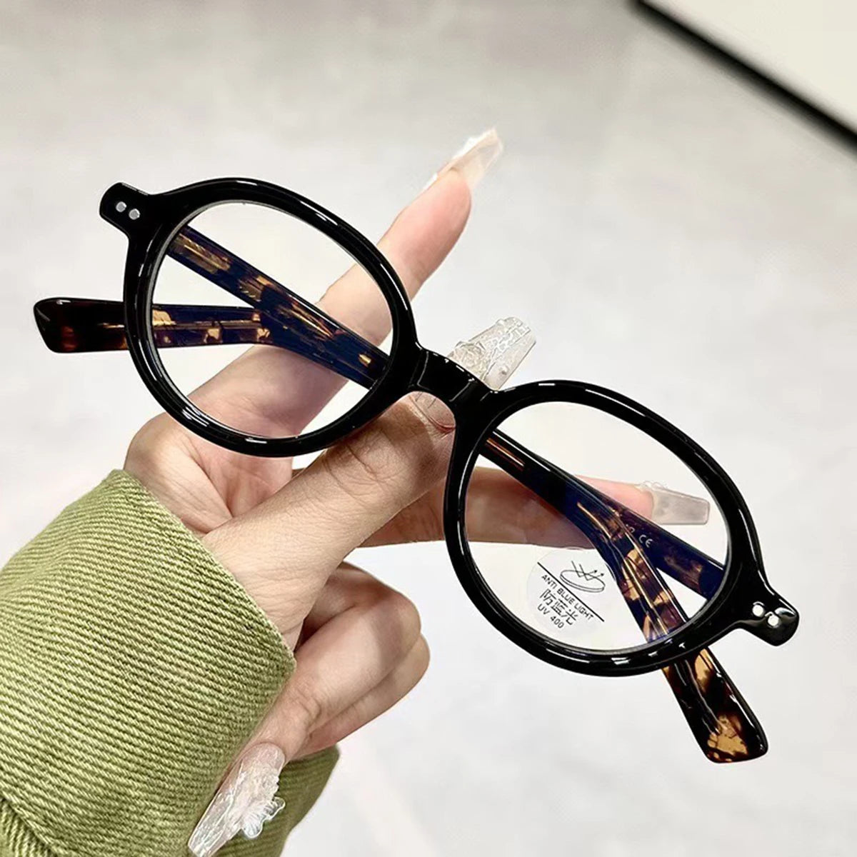 The New Nerdy Tortoiseshell Small-framed Glasses Feature A Retro Japanese Oval Anti-blue Light Frame and Temple, Which Is Fashio